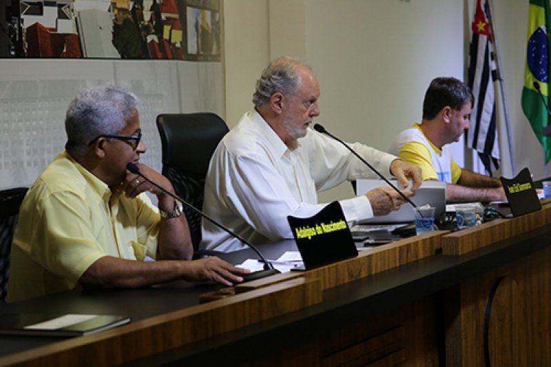 Aprovado em 2ª discussão projeto de benefícios para servidores