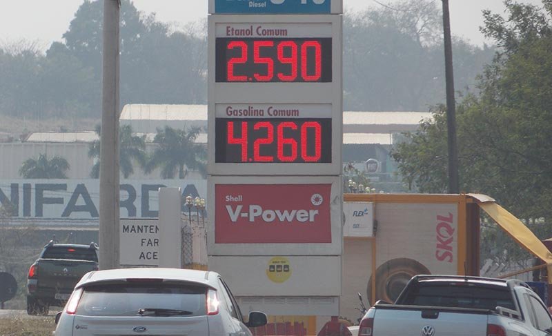 Economia: Gasolina é vendida a R$ 4,27, em média, em Penápolis