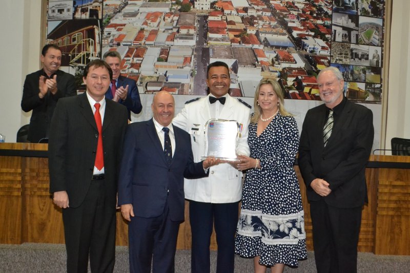 Maestro Mia recebe título de Cidadão Penapolense
