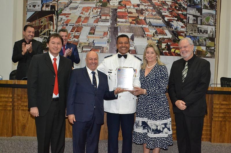 Maestro Mia  recebe título de Cidadão Penapolense em solenidade