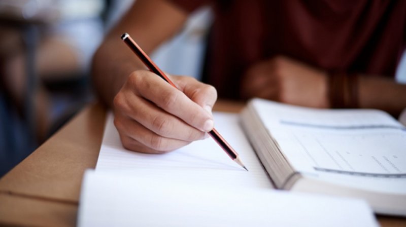 Projeto de lei exige escolaridade para cargos comissionados