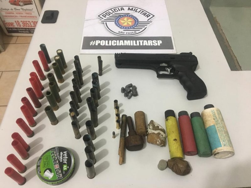 PM encontra pistola de pressão e munições
