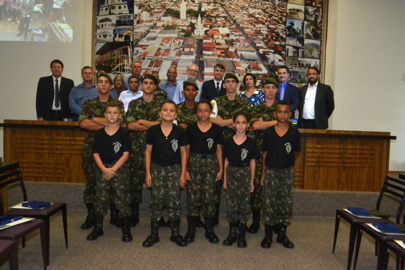 Câmara Municipal homenageia destaques do Tiro de Guerra em 2019