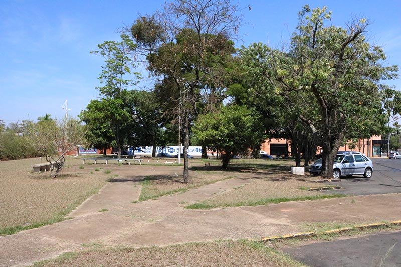 Câmara faz novo adiamento de projeto de parceria para praça