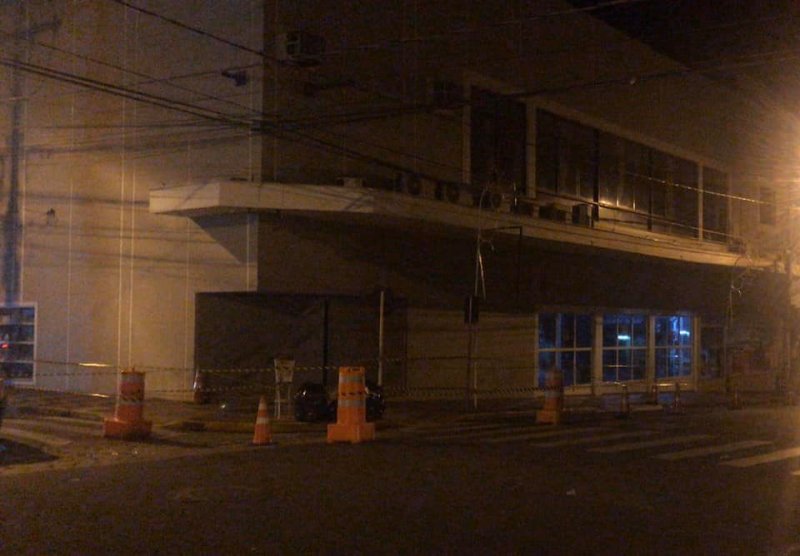 Marquise da rua São Francisco é novamente isolada a noite
