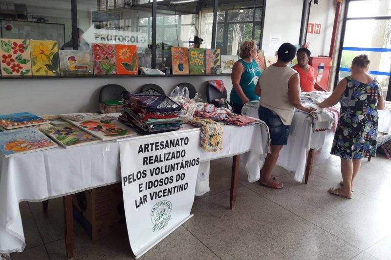 Paço recebe feirinha de artesanato do Lar Vicentino 
