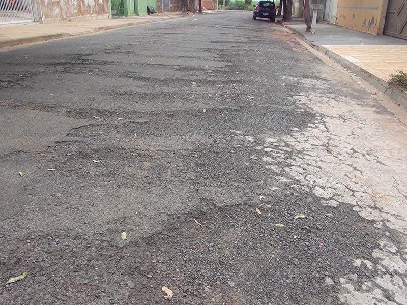 Asfalto na Cidade Jardim é motivo de reclamação 