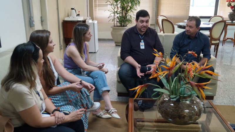 Em visita à Prefeitura, diretores da rede Amigão confirmam inauguração para este semestre