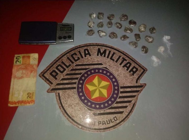 Jovem é preso vendendo drogas no Sílvia Covas