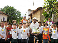 Avanhandava: Escola Girassol faz entrega de alimentos arrecadados