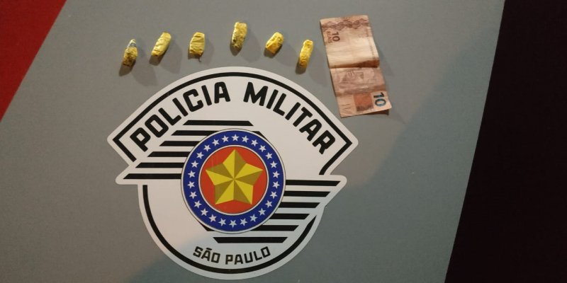 Polícia flagra e prende jovem por tráfico em Glicério