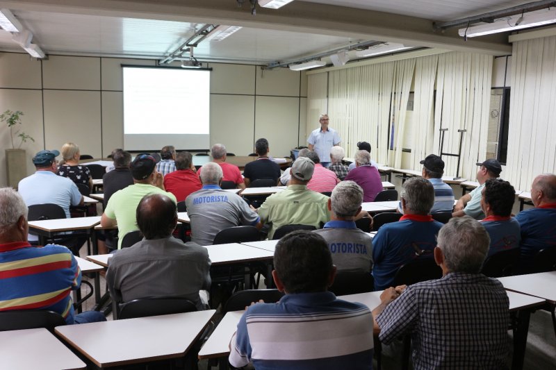 Motoristas e monitores do Transporte Escolar passam por formação