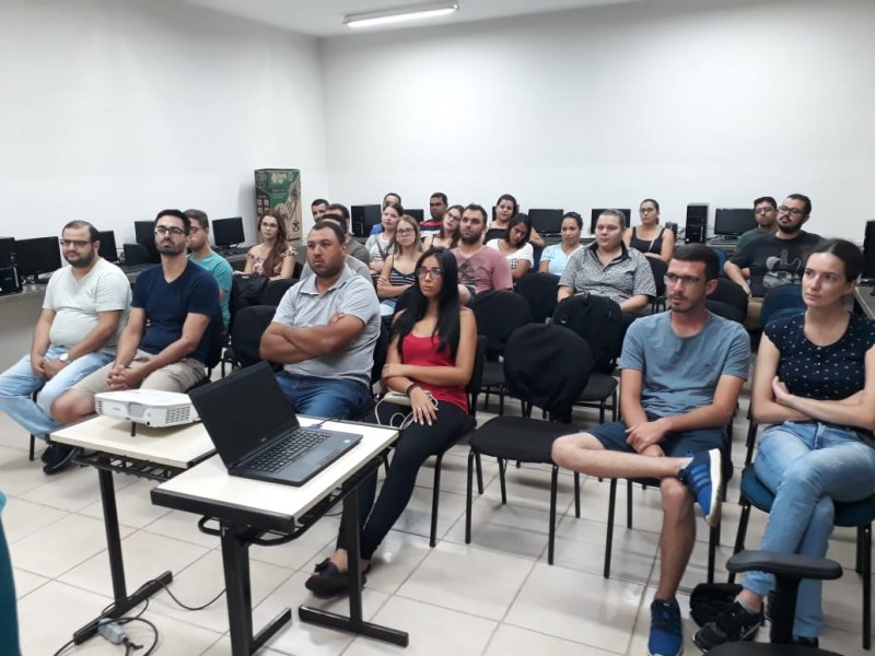 Novos alunos são recepcionados pela Univesp