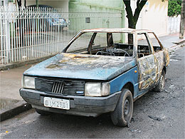Polícia investiga se incêndio em veículo foi criminoso