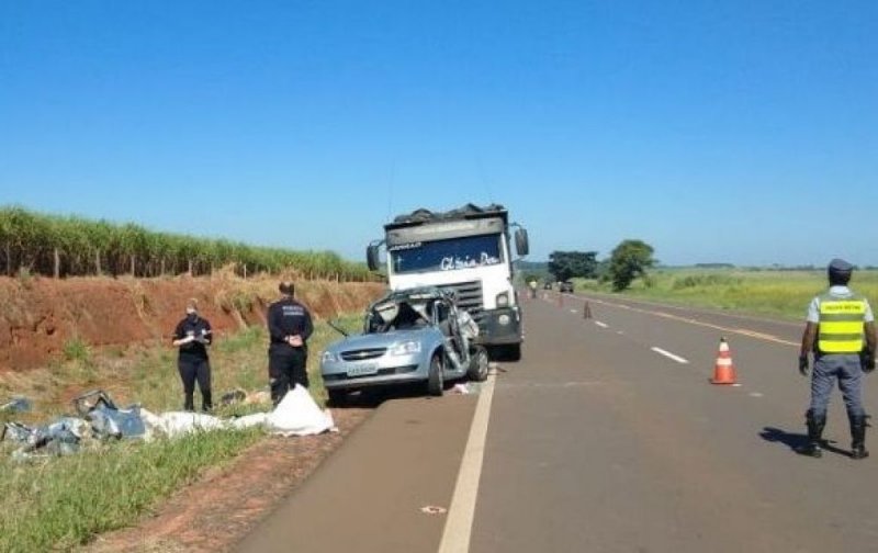 BREJO ALEGRE: Colisão entre carro e caminhão deixa dois mortos