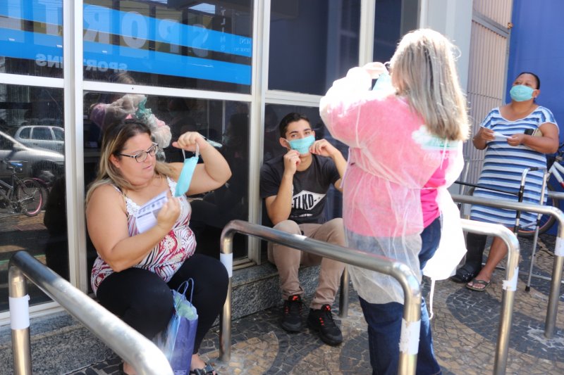 Agentes de saúde iniciam entrega de 3.500 máscaras à população