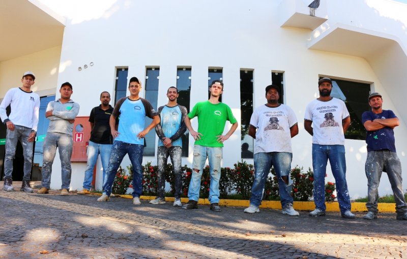 COVID-19: Comunidade se une e voluntários ajudam município a preparar hospital