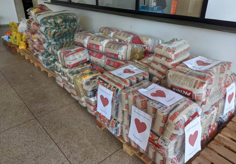 Campanha arrecada alimentos em supermercados no dia 09