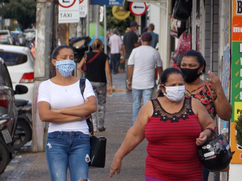 Obrigatoriedade: População adere ao uso de máscaras após decreto