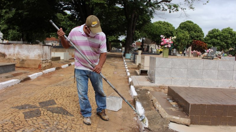 Prefeitura efetua reparos nos cemitérios para Dia das Mães 