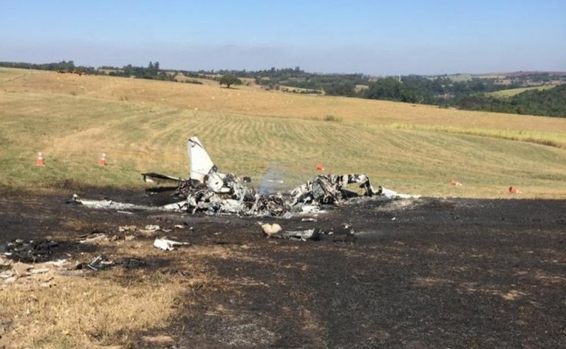 Avião que seguia para Penápolis cai e mata duas pessoas