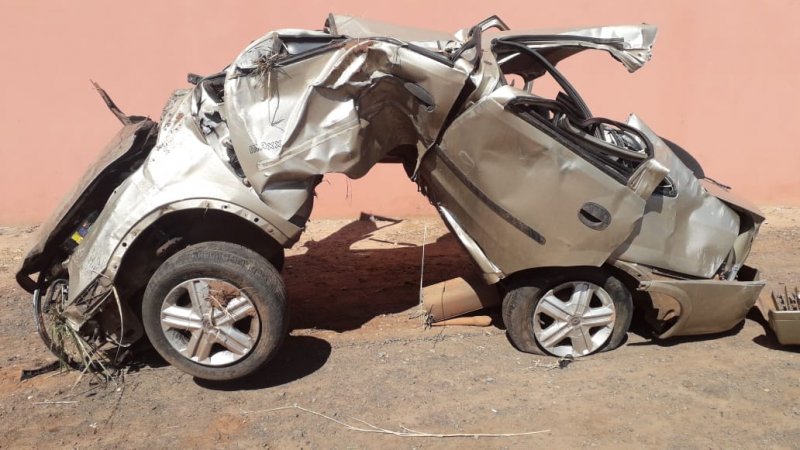 Homem fica ferido após capotar carro em rodovia