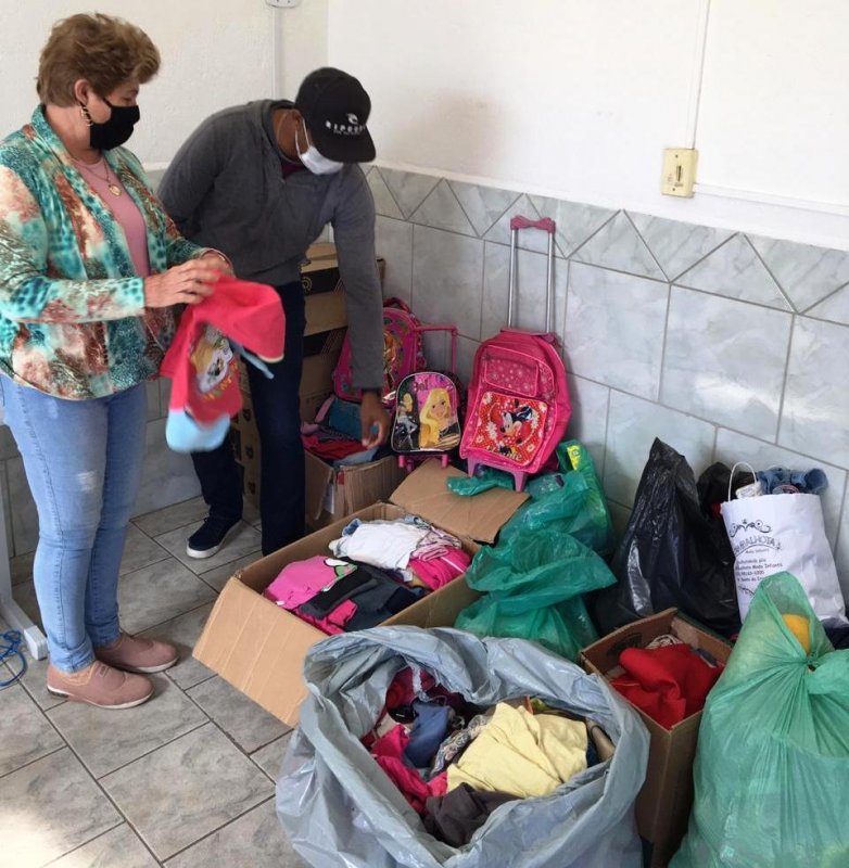 Fundo Social recebe doações de roupas infantis e brinquedos
