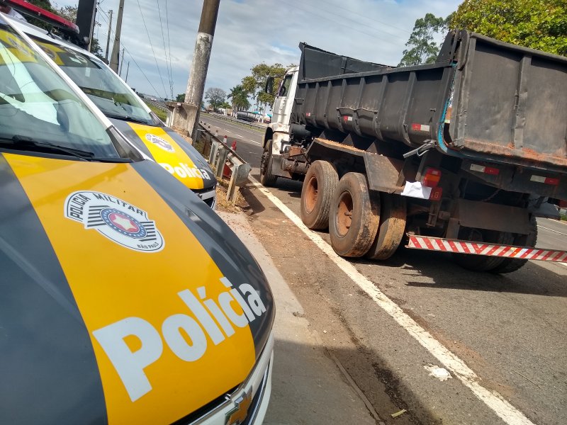 Tijolos de maconha são apreendidos em caminhão