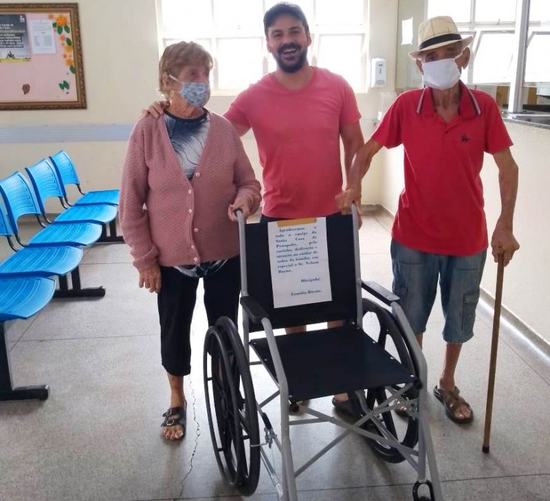 Família doa cadeira ao PS em retribuição à qualidade de atendimento
