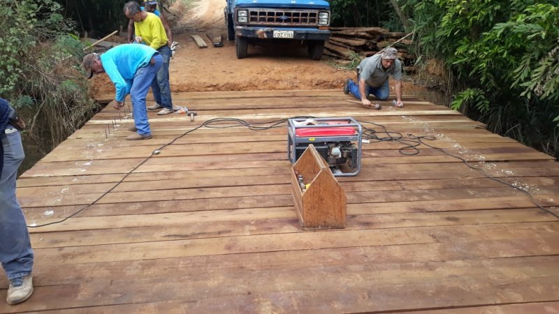 Prefeitura recupera ponte do bairro Araponga