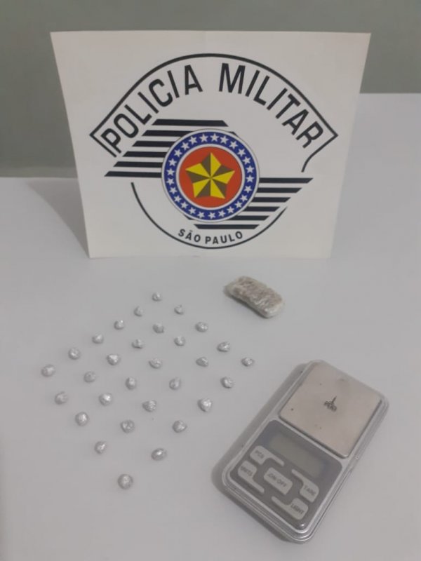 Dupla é presa com maconha e crack na Cidade Jardim