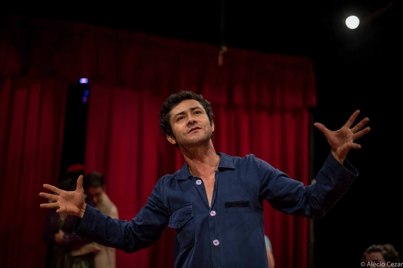 Teatro: Cia Alternativa convida ator Dinho Lima Flor para bate-papo virtual