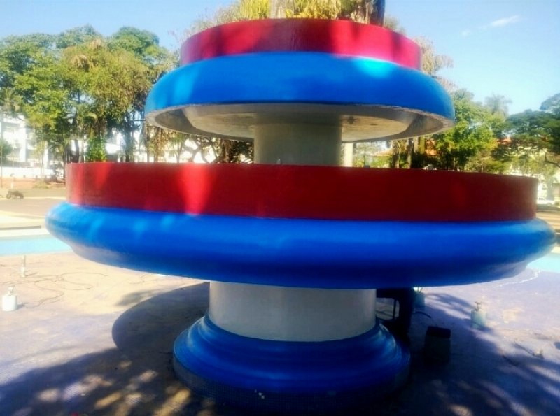 Praça Dr. Carlos Sampaio Filho recebe nova pintura 