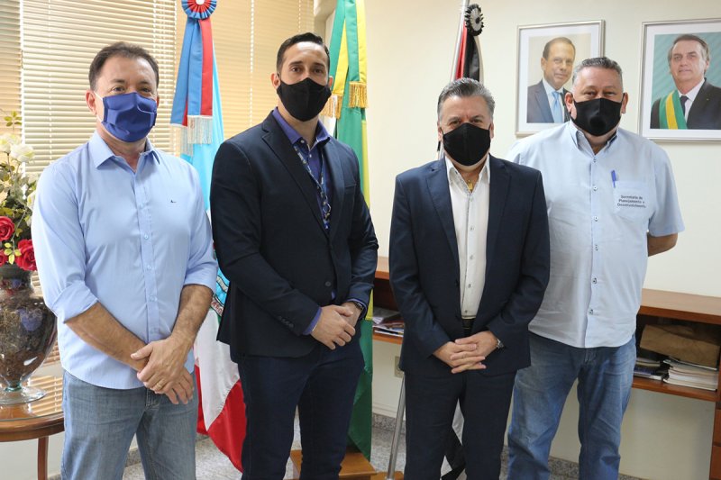 Prefeito recebe a visita do novo gerente geral da CEF