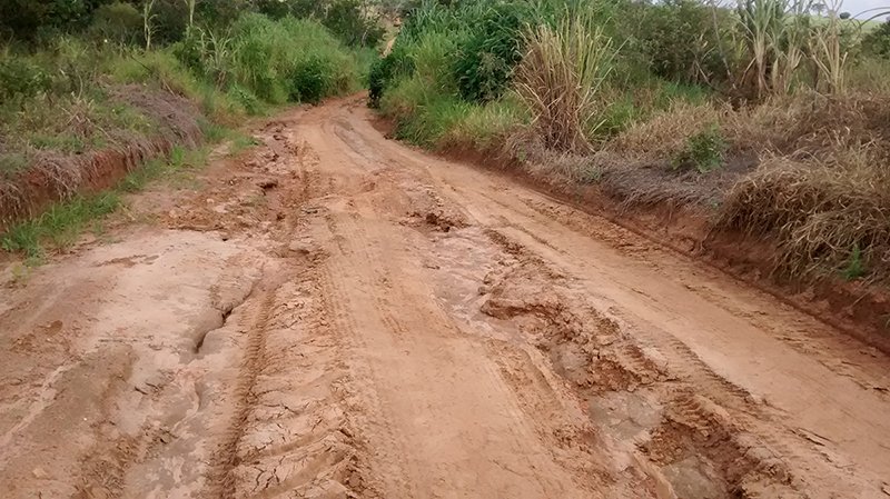 Estrada do bairro Saltinho do Galinari recebe benfeitorias