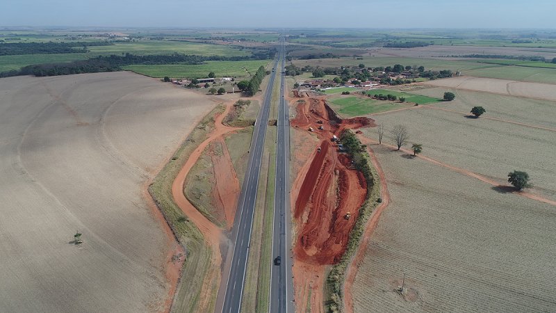Concessionária realiza obra de melhoria de dispositivo na cidade