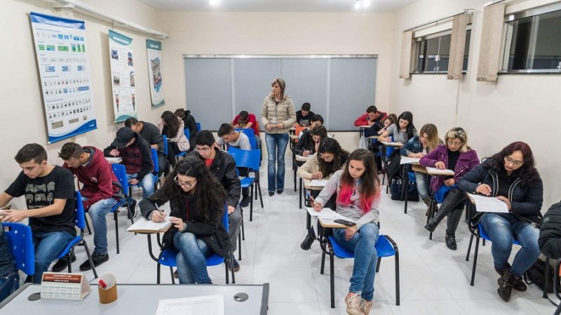 Aulas teóricas presenciais são autorizadas em autoescolas