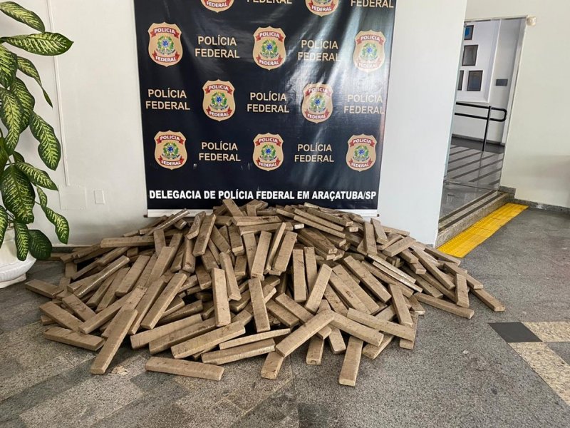 Motorista é preso pela PF com mais de 500kg de maconha em caminhão