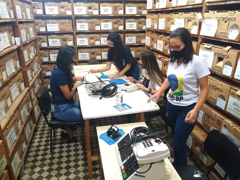 Processo eleitoral: Urnas eletrônicas são testadas e lacradas para a eleição