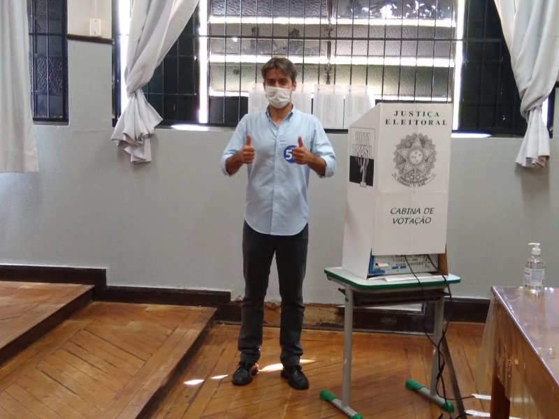 Caíque Rossi é o primeiro candidato a votar em Penápolis
