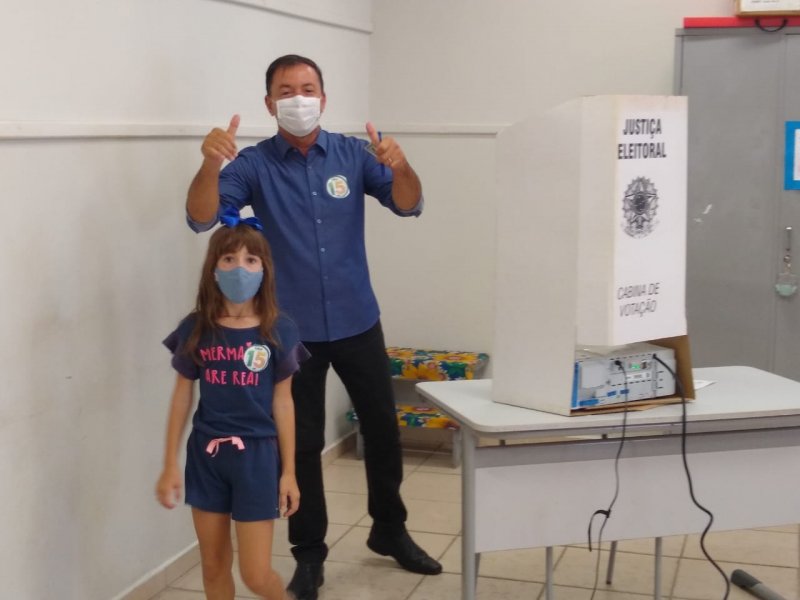 Candidato a prefeito de Penápolis, Feltrin votou na Casa da Amizade