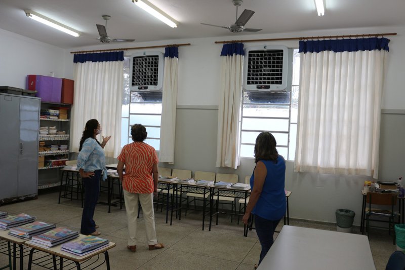 Iniciada a instalação de climatizadores de ar nas escolas municipais da cidade