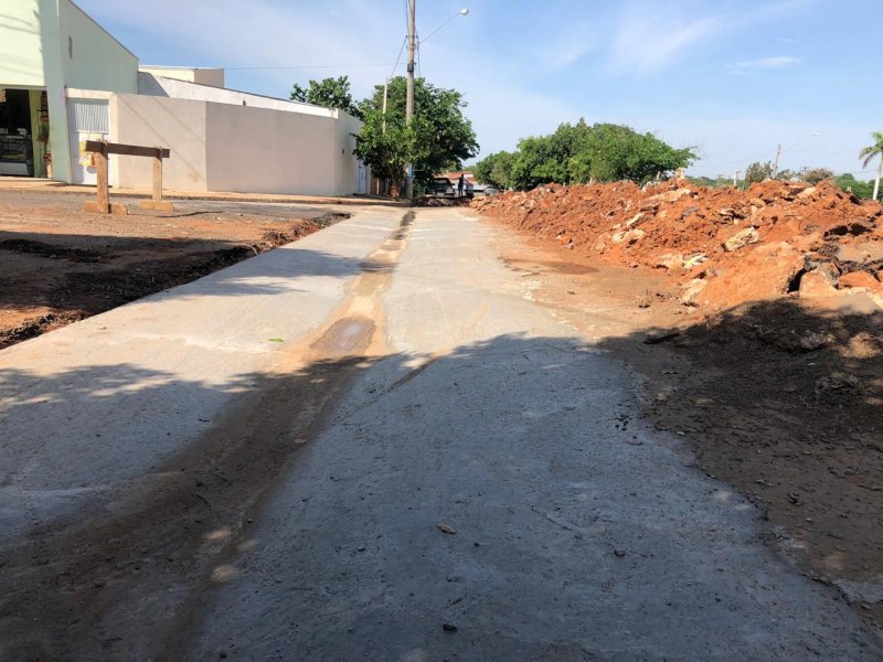 Secretaria de Obras executa bacias coletoras no Jardim Pevi II e Sílvia Covas