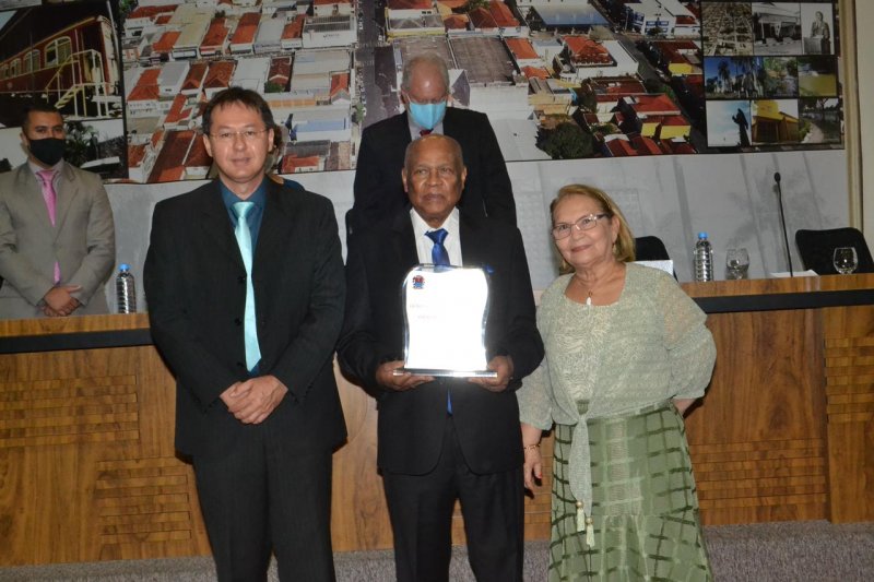 Pastor Genício Severo dos Santos recebe título de Cidadão Penapolense