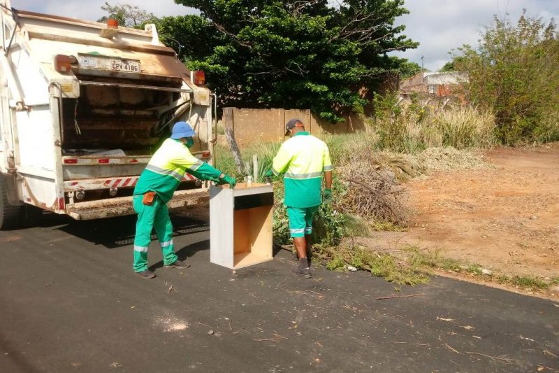 Equipe da Zeladoria Urbana atua em diversas áreas na cidade