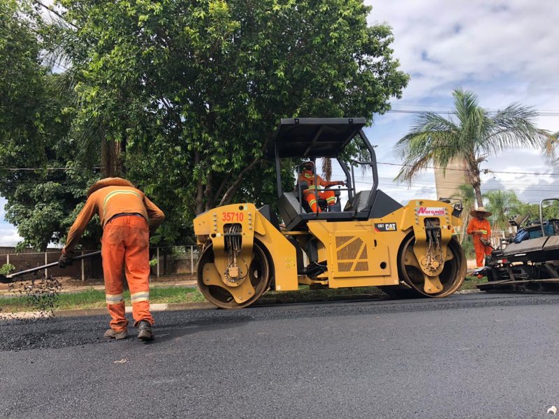 Melhoria: Recapeamento asfáltico continua pelas ruas da cidade