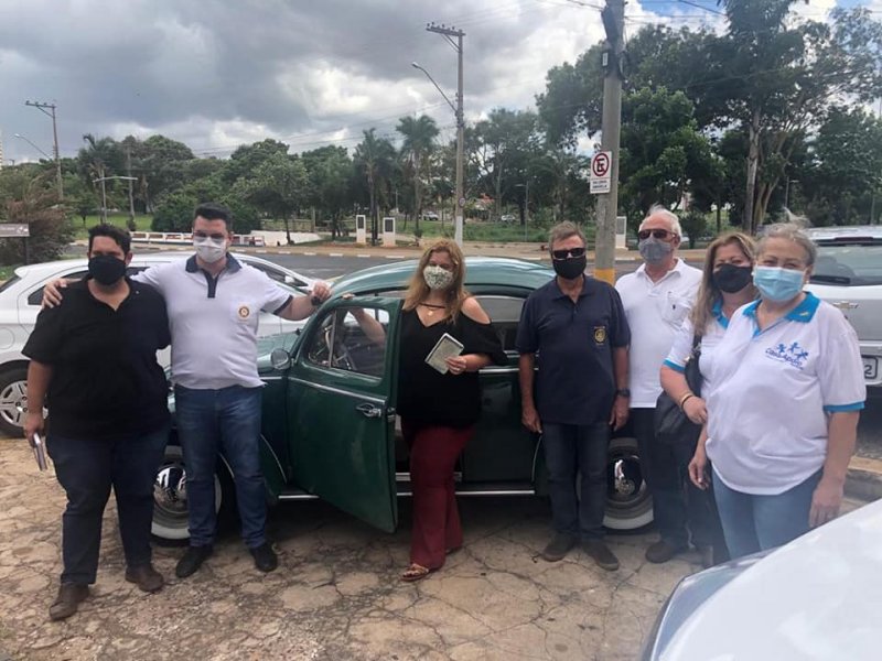 Rotary Club entrega Fusca sorteado em 