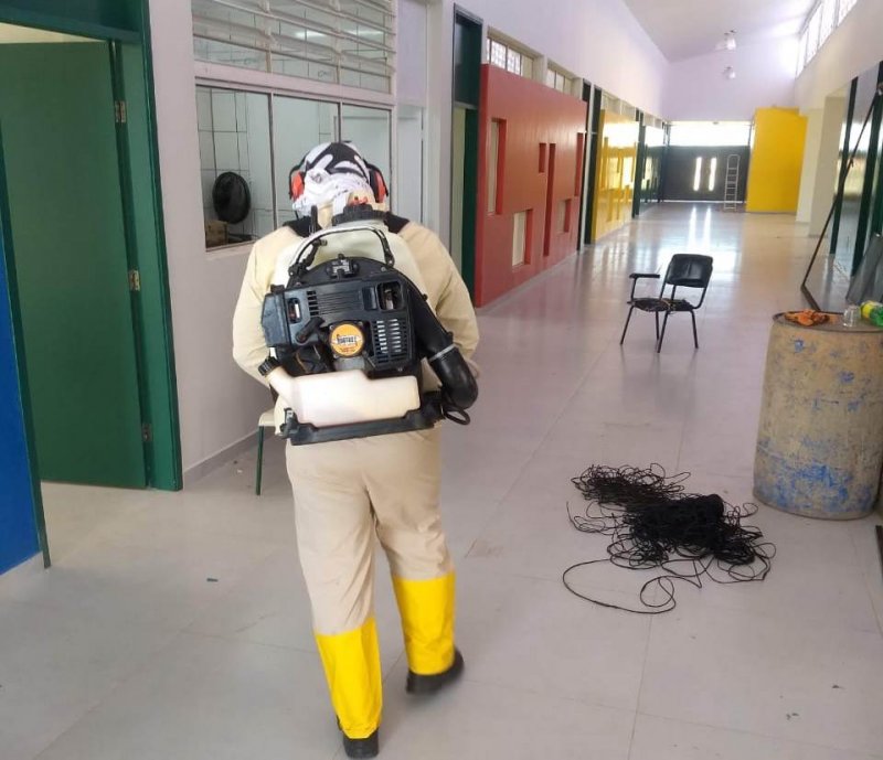 Unidades escolares de Penápolis passam por dedetização