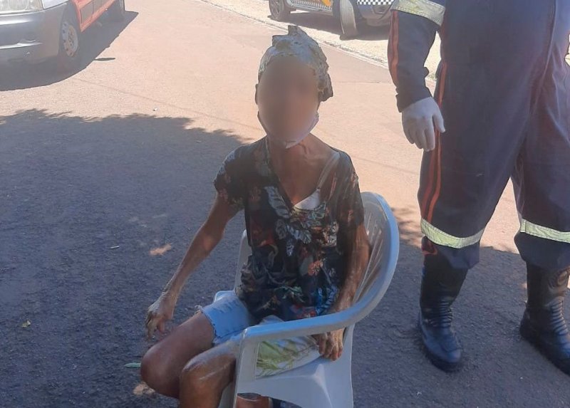 Homem é preso por despejar lata com 