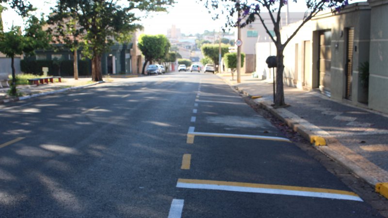 Avenida Dr. Ramalho Franco recebe nova sinalização de solo 